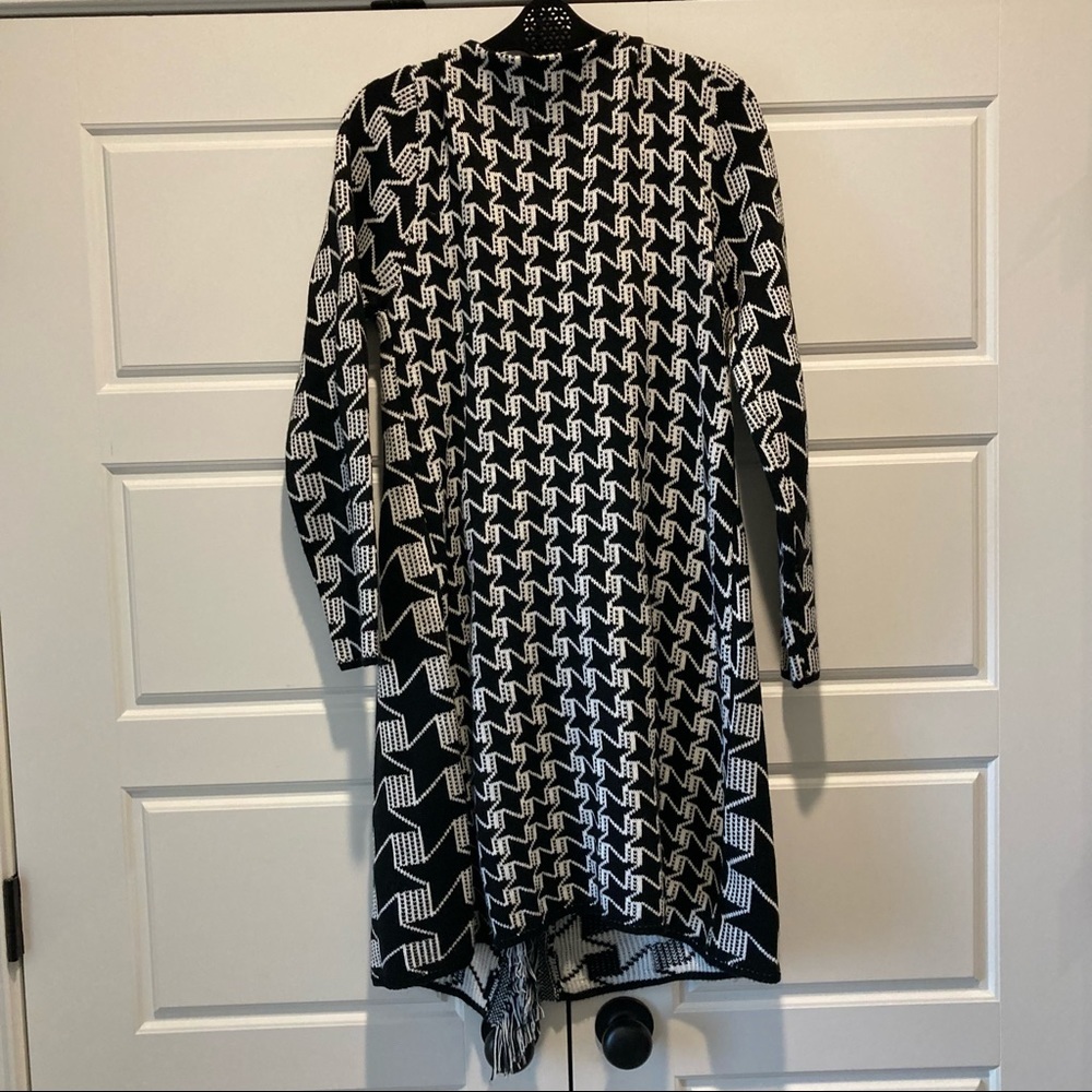 Fever Black and White Long Wrap Fringe Comfy Open Cardigan Sweater Size Large - Picture 3 of 7